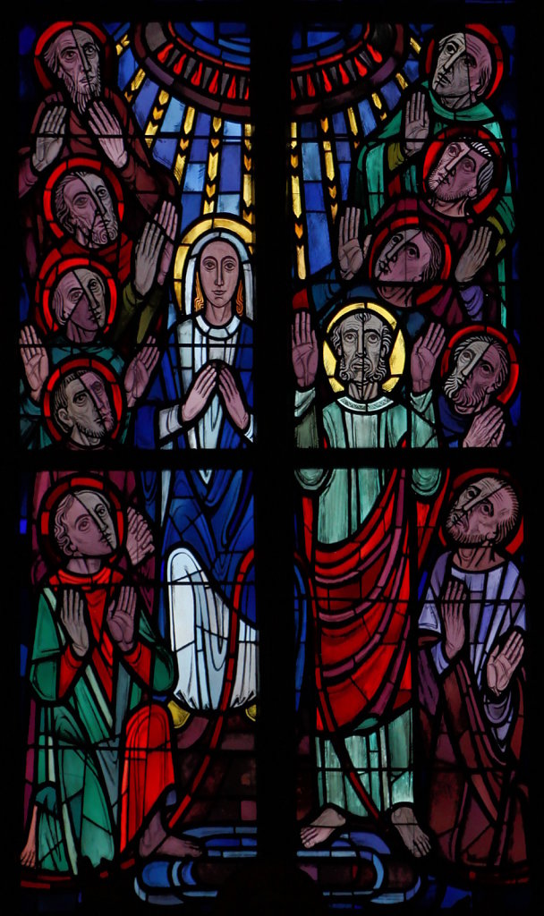 Maria als Patronin der streitenden Kirche (mittleres Chorfenster Mitte)